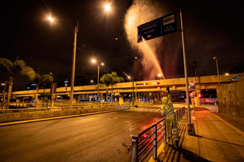 Municipalidad de Lima desinfectó paraderos de la Av. Javier Prado Este