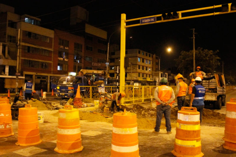 Municipalidad de Lima realiza labores de mantenimiento en la red semafórica de la Av. Canadá